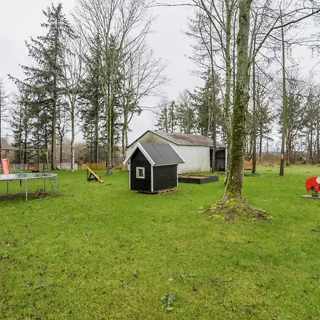 2 Bedroom Stunning In *