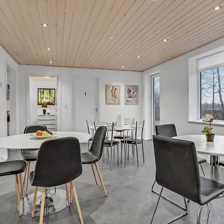 2 Bedroom Stunning In *